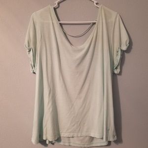 💛 Open back shirt